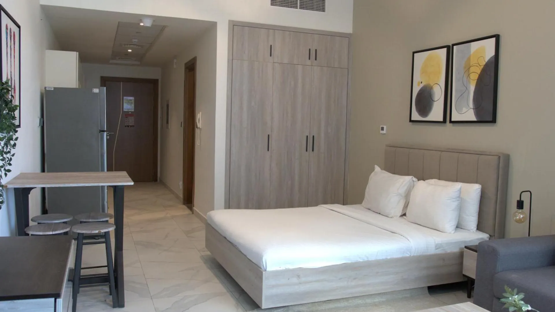Iconic Studio Canal & Burj View Central, Scenic Serene Dubai Emirati Arabi Uniti